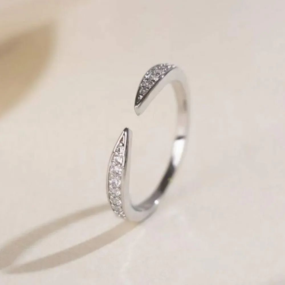 Elegant Silver Open Ring R46